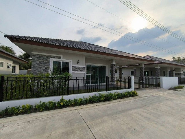 ขายบ้านเดี่ยวชั้นเดียว 60 ตร.วา  โครงการใหม่ แบบปั้นหยามินิมอล   ติดสวนพุทธมณฑลสวนสุขภาพ หมู่บ้านพุทธศิริ  บ้านแพ้ว สมุทรสาคร  ZW544