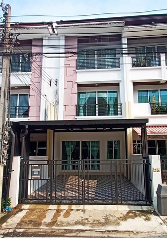 ให้เช่าทาวโฮม3ชั้นใกล้รถไฟฟ้า สถานีลาดพร้าว101  บ้านกลางเมือง ลาดพร้าว 101ใกล้เดอะมอลล์ แมคโครบางกะปิ และโลตัสบางกะปิ