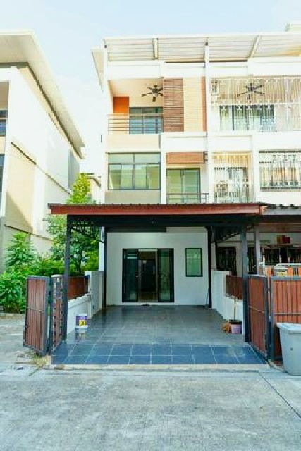 ตลาดสำเพ็ง 2 450ม.ให้เช่าทาวน์โฮม 3 ชั้นหลังมุม 3 นอน  ถ.สาทร-กัลปพฤกษ์ 24 ตร.วา.284ตร.ม.ติดถนนใหญ่ MRT หลักสอง ไพโอเนียร์ส 3 น้ำ 