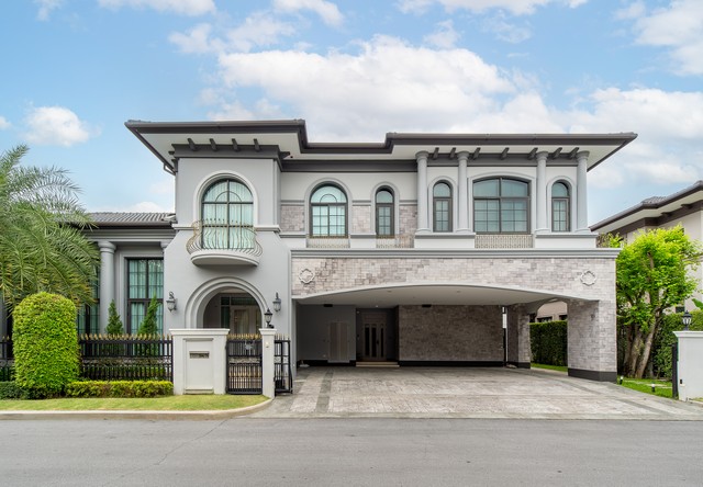 บ้าน The Grand ปิ่นเกล้า 49000000 THB 4Bedroom6BR 186 SQ.WA   สะดวกสบาย บ้านแปลงมุม มีสระว่ายน้ำส่วนตัว