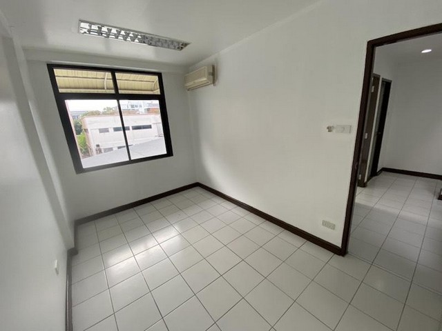 ให้เช่าทาวน์โฮม4ชั้นย่านทาวน์อินทาวน์รามคำแหงลาดพร้าวใกล้เลียบด่วน ใกล้โรงเรียนบดินทร์เดชา