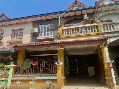 ขายถูกทาวน์เฮาส์ 2 ชั้น พื้นที่ดิน 18 ตรว. โครงการหมู่บ้านอยู่สบาย ใกล้สนามบินสุวรรณภูมิ 30 นาที ใกล้เขตคลองหนึ่ง คลองหลวง ปทุมธานี