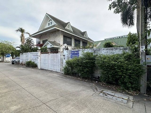 ขายที่ดินพร้อมโฮมออฟฟิศ 3 ชั้น 217 ตรว. พร้อมโกดัง ซอยอ่อนนุช 66-1 ใกล้ MRT ศรีนุชเพียง 700 เมตร 