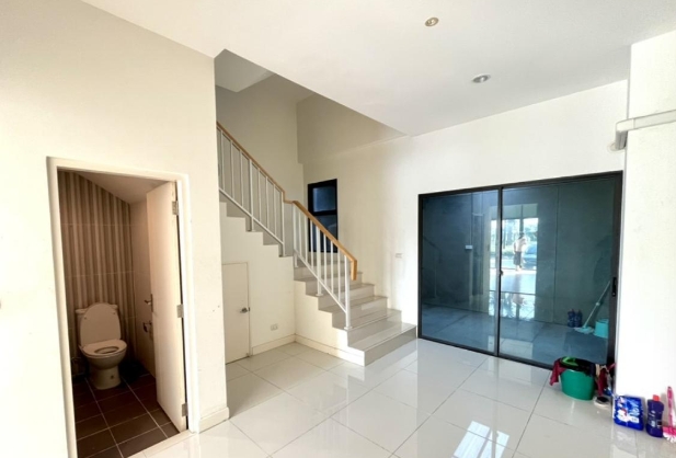 ให้เช่า โฮมออฟฟิต 4 ชั้น บ้านกลางเมือง ดิอิดิชั่น บางนา  วงแหวน