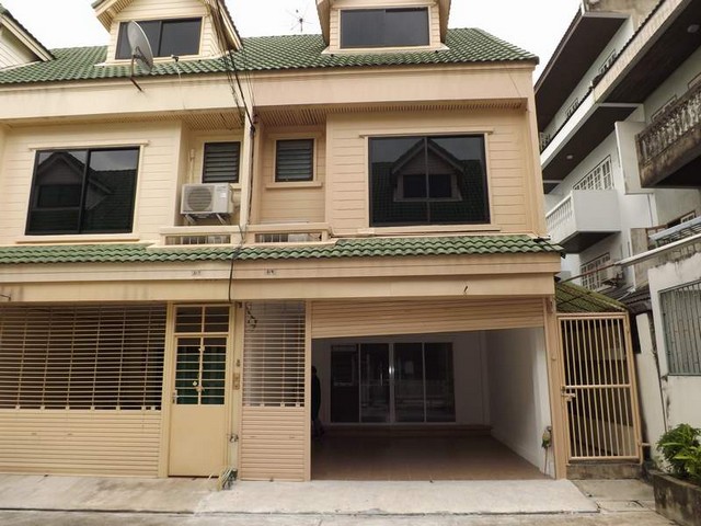 ให้เช่าทาวน์โฮม3ชั้นย่านลาดพร้าว69ใกล้MRTลาดพร้าว71Big-C ลาดพร้าว เลียบทางด่วน บดินทรเดชา 3