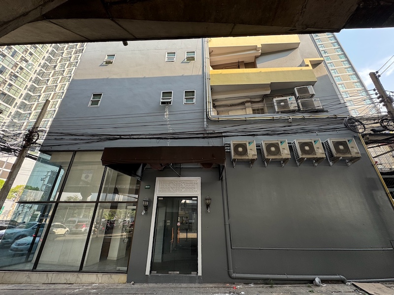 BH3556 ให้เช่าอาคารสำนักงาน 6 ชั้น ทำเลอโศก-ดินแดง ใจกลางเมือง ใกล้ MRT พระราม 9 เพชรบุรี และ Airport Link