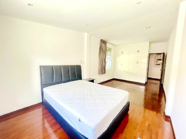 เซ็นทรัล พระราม 9 1.9 กม.7นอน ให้เช่าทาวน์เฮ้าส์ 3 ชั้น รัชดา1-5 MRT พระราม 9 500 ม. ดาดฟ้า หลังใหญ่ 422ตร.ม.37 ตร.วา.