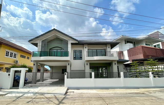 BS966 | ขายบ้านเดี่ยว 2 ชั้น หมู่บ้านปรีชาล้ำเพชร รามคำแหง 76 ขนาด 70 ตารางวา หน้าบ้านหันทิศใต้ พร้อมเข้าอยู่