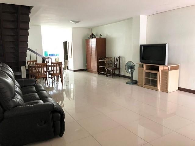 MT158 เช่า ทาวน์เฮาส์ หมู่บ้านคลองจั่นวิลล่า1 ซอยนวมินทร์32 ใกล้เดอะมอลล์บางกะปิ เดินทางสะดวก