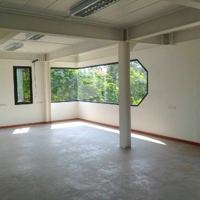 ถ.สุขุมวิท BTSบางจาก 900ม.ให้เช่าพื้นที่สำนักงาน ชั้น 2 110 ตร.ม. 100ตร.วา.2 แอร์ หาของกินสะดวก ตลาดบางจาก 1.4 กม.  เซาธ์อีสบางกอก 2.4 กม.