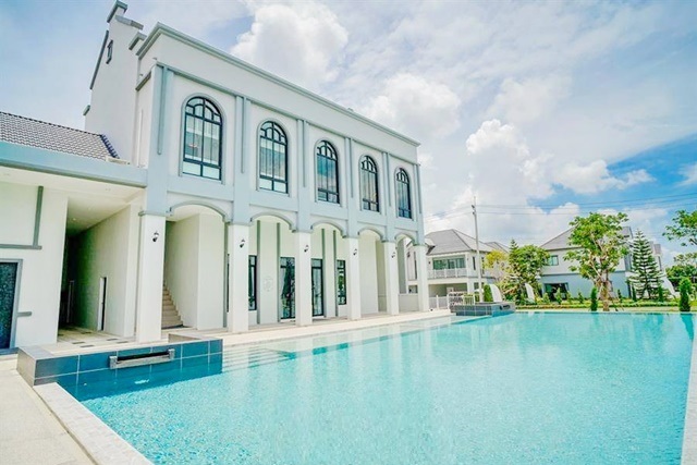 หลังมุม อยู่หน้าสวน 80ตร.วา.ตลาดบางปูใหม่ 5.9กม.4-5นอน ขายขาดทุนจำเป็นต้องใช้เงิน คฤหาสน์เดี่ยวใหญ่ 2ชั้น รร.นวมินทราชินูทิศ 4กม.