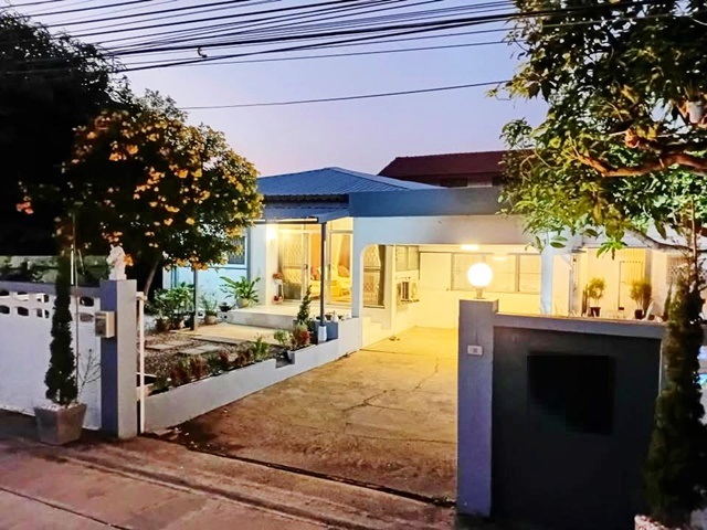 เซ็นทรัลแจ้งวัฒนะ 2.3 กม.​ อิมแพ็ค แจ้งวัฒนะ 30-38 ให้เช่าบ้านเดี่ยว 102ตร.ว. 4นอน 2น้ำ​ 2คัน​ 3แอร์ รถไฟฟ้าเมืองทองธานี500ม. ​