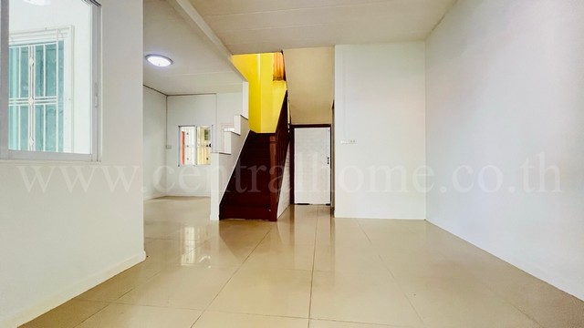 Sale ที่ดิน - 25000 thb  ขนาดพื้นที่ 100 ตาราง.วา 0 ngan 0 ไร่   เดินทาง สะดวก