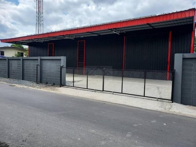 ให้เช่าโกดัง 220 ตรม. บนเนื้อที่ 150 ตรว. ซอยลาดพร้าว 101 เข้าออกหลายทาง ใกล้เลียบด่วน