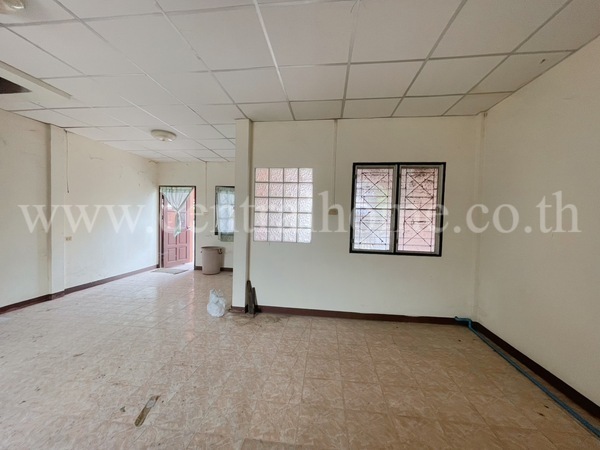 ทาวน์เฮ้าส์ 2 ชั้น นฤมล วิลล่า 3  รังสิต - นครนายก คลอง 9