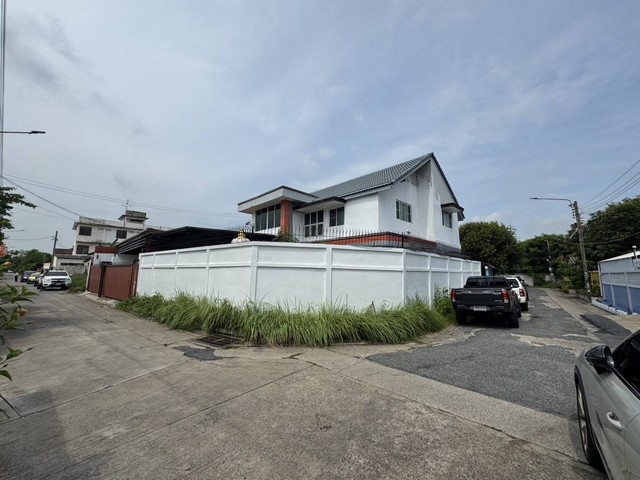 ขายด่วนๆ   บ้านเดี่ยว 2 ชั้น  พร้อมอยู่ค่ะ  พิกัด รามอินทรา 27 บ้านทหารผ่านศึกเกาหลี แขวงอนุสาวรีย์ เขตบางเขน กทม