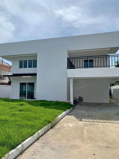 พื้นที่ 112 ตารางวา แอร์พอร์ตลิงค์ หัวหมาก 1.7 กม. 5นอน ให้เช่าคฤหาสน์ บ้านเดี่ยว 2 ชั้น  ถนนพัฒนาการ55-63