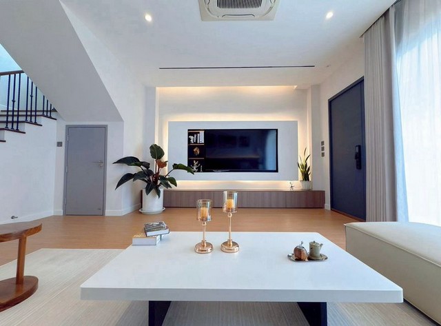 พูลวิลล่าหรู 3 ชั้น พร้อมระบบบ้านอัจฉริยะ ใจกลางเมืองเชียงใหม่