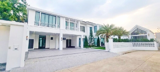 เฟอร์ วิวสระว่ายน้ำ 7น้ำ เพอร์เฟค สุขุมวิท 77อ่อนนุช ขาย-เช่าคฤหาสน์หรู 2 ชั้น APLลาดกระบัง 2.5 กม  รร.นานาชาติชาร์เตอร์ 4.9 กม. 6นอน 8คัน 