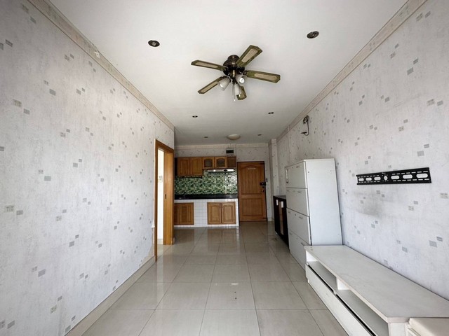 ขายคอนโดกลอรี่เพลส ลาดพร้าว เกษตร-นวมินทร์ ห้องมุม ชั้นบนสุด วิวดี เฟอร์ครบ ใกล้รถไฟฟ้า ราคาไม่ถึง 1.2 ล้าน