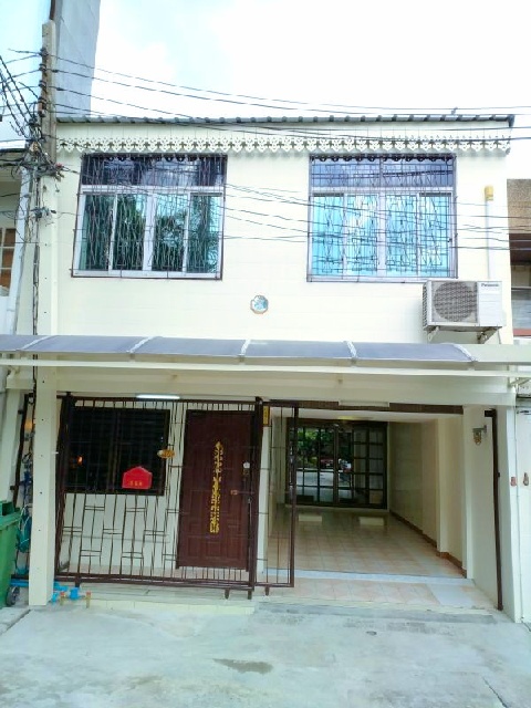 ศูนย์การประชุมแห่งชาติ 1.8 กม เซนต์แอนดรูว์ส สุขุมวิท 4.7 กม. MRT คลองเตย 1.2กม.ทาวน์เฮ้าส์ 2 ชั้น ให้เช่า 21ตร.วา. 162ตร.ม. 4 นอน 