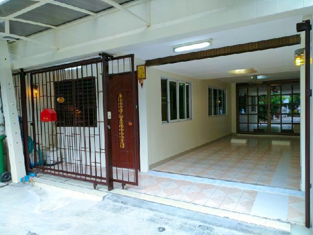 MRT คลองเตย 1.2กม.ทาวน์เฮ้าส์ 2 ชั้น ให้เช่า 20 ตร.วา. 160 ตร.ม. 4 นอน เซนต์แอนดรูว์ส สุขุมวิท 4.7 กม.  อาคารมาลีนนท์ 2.6 กม