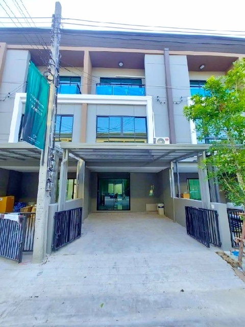 ม.นอร์ทกรุงเทพ 1.7 กม. เทพรักษ์ MRTลาดปลาเค้า 2.2 กม. ให้เช่าทาวน์โฮม 3ชั้น 4นอน 3น้ำ ทำเลดี ย่านพหลโยธิน รามอินทรา