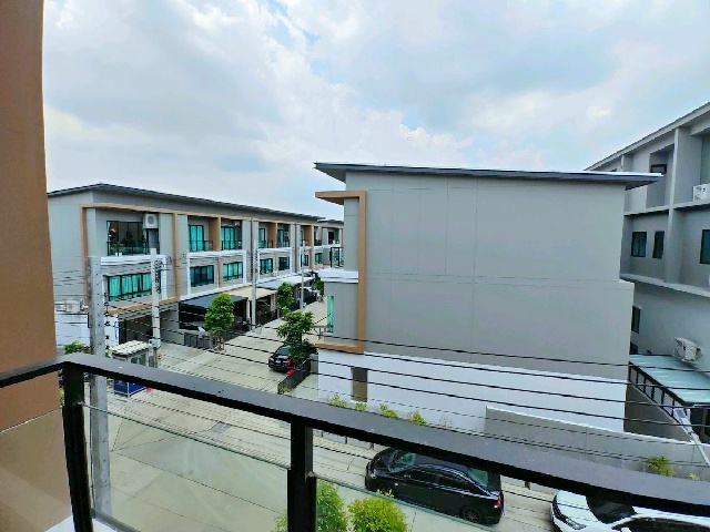 เทพรักษ์ MRTลาดปลาเค้า 2.2 กม. ให้เช่าทาวน์โฮม 3ชั้น 4นอน 3น้ำ ทำเลดี ย่านพหลโยธิน รามอินทรา ม.นอร์ทกรุงเทพ 1.7 กม.