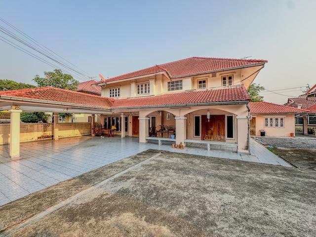 ให้เช่าบ้านเดี่ยว 2 ชั้น 186 ตรว. พร้อมโกดัง ย่านรามอินทรา 60 ใกล้แฟชั่นไอส์แลนด์ 