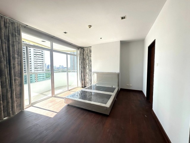 Sukhumvit City Resort Sukhumvit 11 spacious safe 14th floor BTS Nana