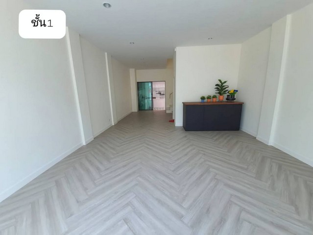 ให้เช่า โฮมออฟฟิศ 4 ชั้น ขนาดที่ดิน 21 ตรว. ถนน คู่ขนานมอเตอร์เวย์ ใกล้เมกาบางนา