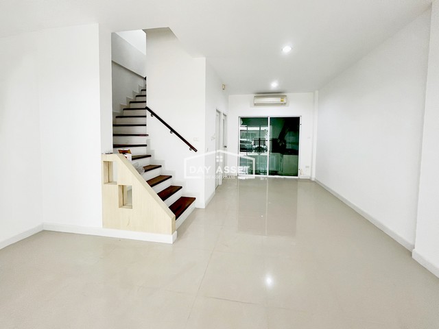 ขายทาวน์โฮม 3 ชั้น หมู่บ้าน ชวนชื่น โมดัส เซนโทร (เมืองทอง-แจ้งวัฒนะ) ถนนกาญจนาภิเษก เนื้อที่ 20 ตร.ว. ขายเพียง 5,400,000 ล้านบาท