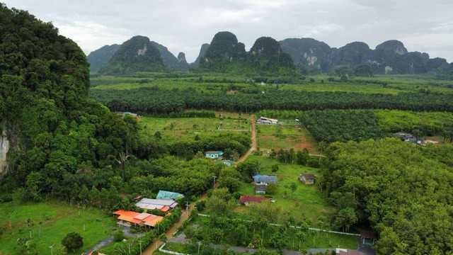 ขายที่ดินทำเลดีเหมาะทำธุรกิจ หรือพูลวิลล่า ใกล้อ่าวนาง อำเภอเมือง จังหวัดกระบี่ เนื้อที่ 1 ไร่