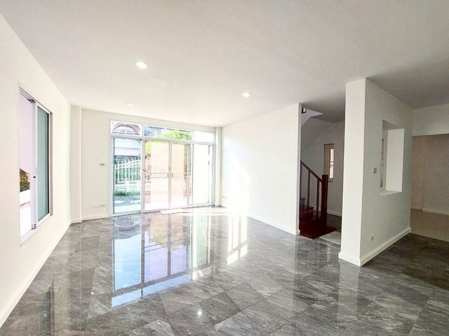 บ้านเดี่ยวมือสอง รีโนเวทพร้อมอยู่ โครงการ ลลินกรีนวิลล์ รามอินทรา วัชพล พื้นที่ใช้สอย 175 ตร.ม.ใกล้จุดขึ้นทางด่วน จตุโชติ