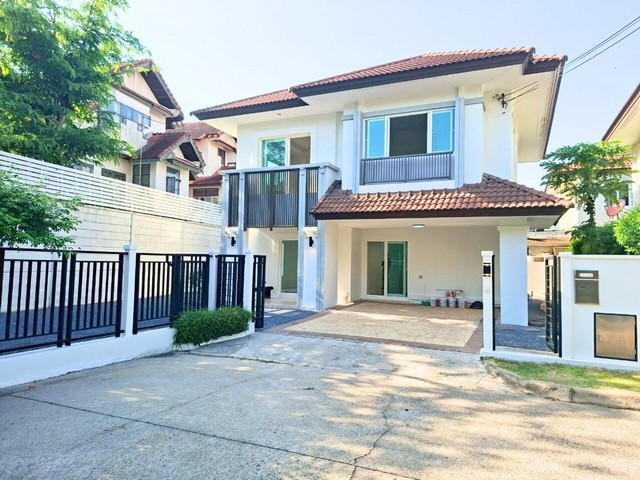 บ้านเดี่ยวมือสอง รีโนเวทพร้อมอยู่ เดอะเซนโทร วัชรพล หลังริมเนื้อที่ 66.7 ตร.ว.ใกล้สนามบินดอนเมือง ใกล้ทางด่วน จตุโชติ 