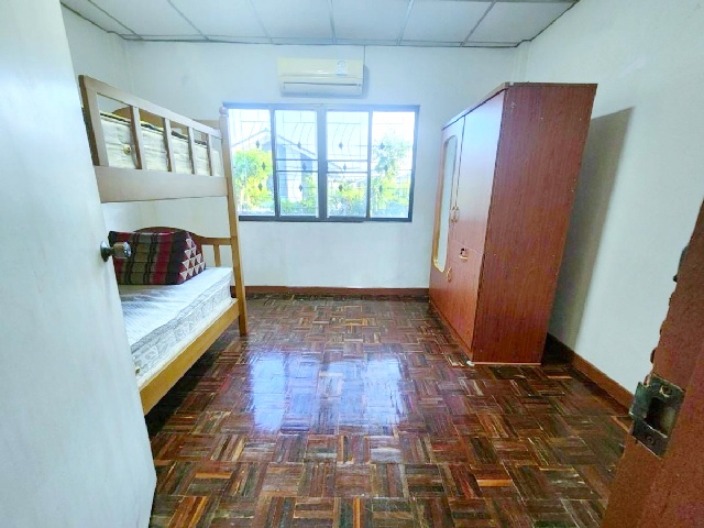 ให้เช่าทาวน์โฮม 2 ชั้น 21 ตร.วา.170 ตร.ม.MRT ตลาดมีนบุรี 1กม..ทำเลดี 2นอน รร.นานาชาติร่วมฤดี 2.6 กม