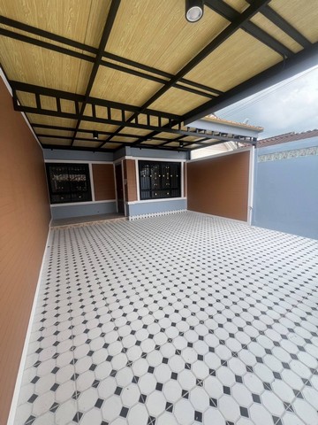 ให้เช่าทาวน์เฮ้าชั้นเดียวยี่กงษีบ้านบึง บ้าน   2 ห้องนอน  1 ห้องน้ำ จอดรถได้  2  คัน ต่อเติมพร้อมอยู่