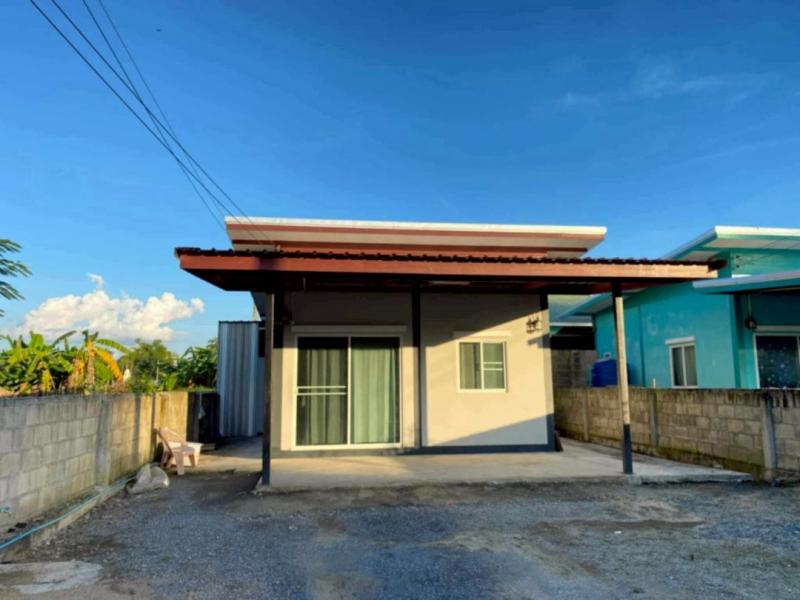 บ้านพร้อมที่ดิน ทำเลดี ราคาน่ารัก! เพียง 1.1 ล้านบาท!! #โซนดอยสะเก็ด เดินทางสะดวก ใกล้แหล่งชุมชน หน้าบ้านพื้นที่กว้าง ใช้สอยได้หลากหลาย