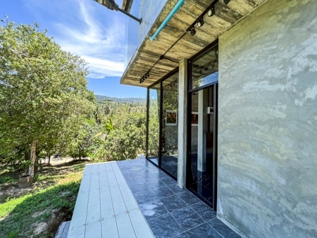 บ้านเช่า 2 ชั้น 1 ห้องนอน วิวภูเขา บ้านสไตล์โมเดิร์น ใกล้หาดละไม ย่านมะเร็ต เกาะสมุย