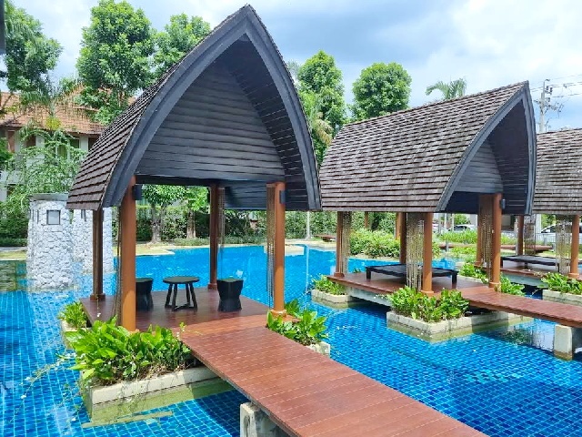 กรุงเทพกรีฑา พระราม9 APL ลาดกระบัง 2กม. ให้เช่าคฤหาสน์เดี่ยว Pool Villa 2 ชั้น 75 ตร.วา.250 ตร.ม. ม.นานาชาติแสตมฟอร์ด 7.6 กม.4 นอน 3 น้ำ 