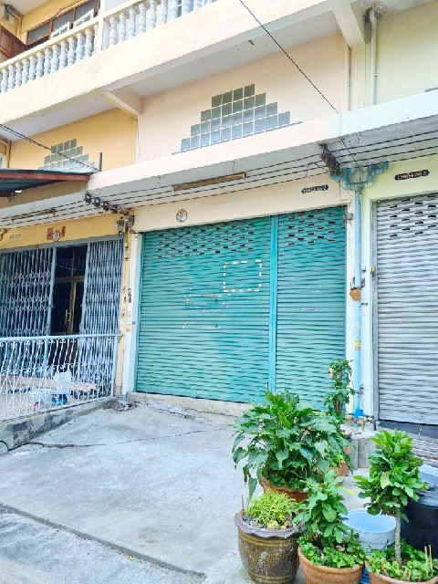 ม.เทคโนโลยีพระจอมเกล้าธนบุรี 3 กม. MRT ประชาอุทิศ 6 กม. ประชาอุทิศ 93-99 ให้เช่าอาคารพาณิชย์3.5 ชั้น18 ตร.วา.232 ตร.ม.ทำเลดี โครงสร้างดี 