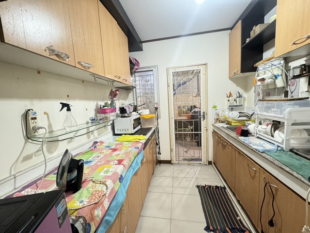 ขายทาวน์เฮ้าส์ 2 ชั้น 4 นอน 2 น้ำ ม.กานดา บ้านริมคลอง 3 พันท้ายนรสิงห์ ใกล้พระราม 2 เพียง 2.2 ล้าน