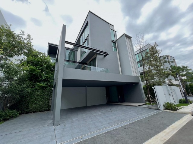 ขายพร้อมผู้เช่า บ้านเดี่ยว 3ชั้น โครงการ VIVE กรุงเทพกรีฑา ขนาด 81.60 ตรว 421 ตรม พร้อมลิฟท์ส่วนตัว