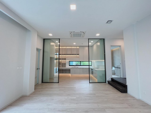 ขายพร้อมผู้เช่า บ้านเดี่ยว 3ชั้น โครงการ VIVE กรุงเทพกรีฑา ขนาด 81.60 ตรว 421 ตรม พร้อมลิฟท์ส่วนตัว