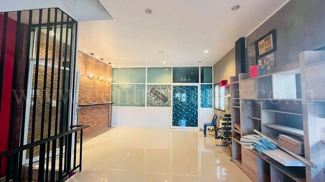 อาคารพาณิชย์ ตัวเมืองนครปฐม ขายพร้อมผู้เช่า ราคาถูก