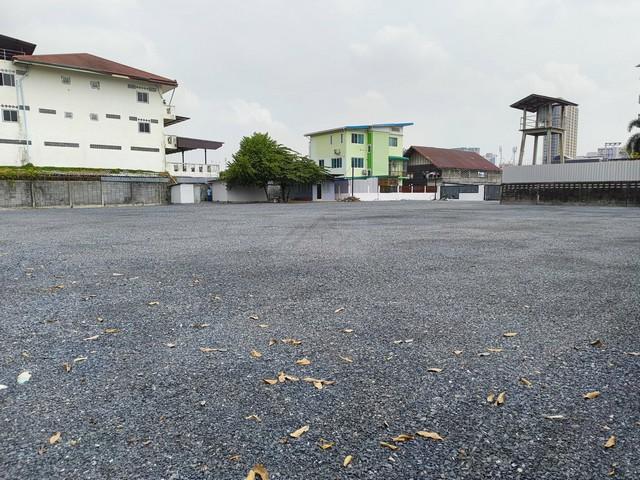 HR 6007 ให้เช่าที่ดินเปล่า 576 ตรว. (1 ไร่ 176 ตรว.) พร้อมอาคาร ซอยพัฒนาการ 20 ถมสูง มีรั้วรอบขอบชิด ใกล้จุดขึ้นลงทางด่วน