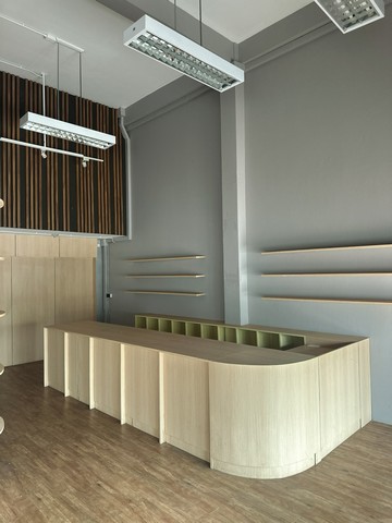 ขายตึกอาคารพานิชย์ 2คูหา 32วา  ติดถนนสุขุมวิท  ใกล้เซ็นทรัลศรีราชา   ชลบุรี   ZW554