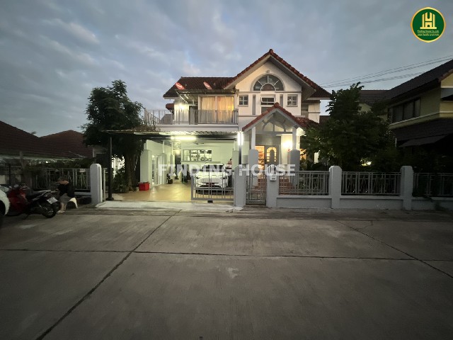 ขายบ้าน หมู่บ้านเทอเรสฮิลล์ ศรีราชา พื้นที่ 76 ตร.วา 4 นอน 4 น้ำ ทำเลดี บ้านหลังมุม