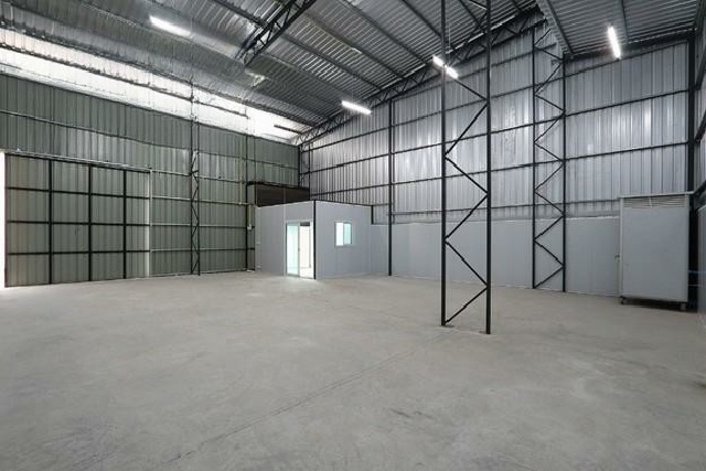 พระจอมเกล้าธนบุรี 3.2 กม.BTSตลาดพลู  4กม. หลังสุดท้าย ให้เช่าโกดังย่านจอมทอง  พระราม 2 2 ไร่ 190ตร.ม. แหล่งช้อปปิ้ง ตลาดอินดี้  2.2 กม.