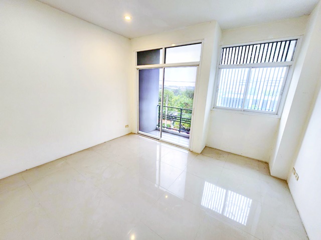 รพ.สินแพทย์ 2กม.รามอินทรา89-99 4นอน MRT แฟชั่น 400ม. ให้เช่าทาวน์โฮม 3ชั้น 22ตร.วา. 221ตร.ม. 3น้ำ  2-3จอดรถ